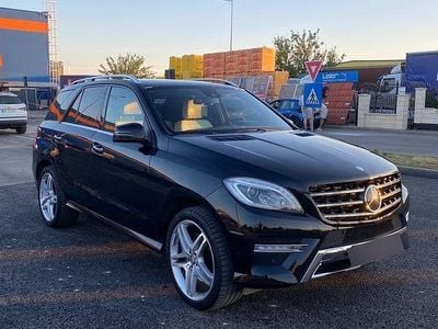 Culoarenegru Utilizat 2013 Mercedes ML350 Edition 1 SUV | 16.900 EUR (Preț OK)