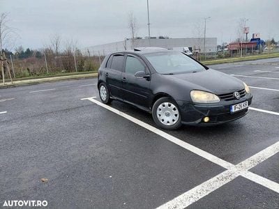 Culoarenegru Utilizat 2007 VW Golf V Comfortline Hatchback | 2.600 EUR (Preț bun)