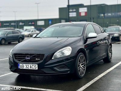 Second-hand Volvo S60 R-Design 215 CP (158 kW) 2011 Culoarenegru Berlinǎ