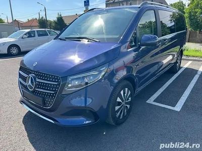 Second-hand Mercedes V250 190 CP (139 kW) 2024 Albastru Monovolum