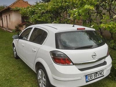 Culoarealb Utilizat 2010 Opel Astra Classic Hatchback | 3.500 EUR