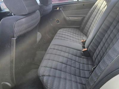 Second-hand Mercedes 190 121 CP (88 kW) 1989 Bej Berlinǎ