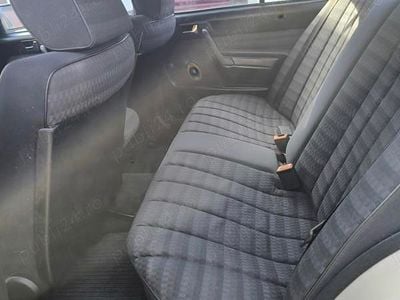 Bej Utilizat 1989 Mercedes 190 Berlinǎ | 5.999 EUR