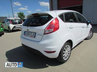 Second-hand Ford Fiesta 75 CP (55 kW) 2017 Alb Hatchback