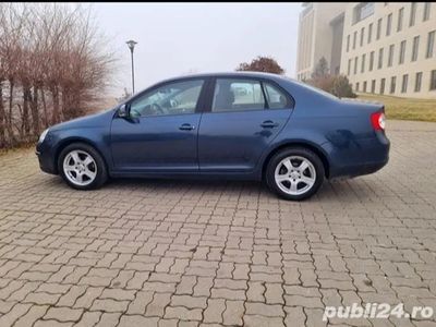 second-hand VW Jetta 1.6 benzina 102 cp motorizare clasica an 2006