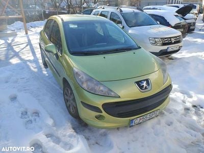 Culoareverde Utilizat 2007 Peugeot 207 Premium Hatchback | 2.100 EUR (Preț OK)