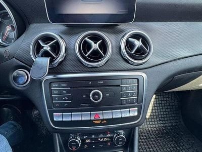 Mercedes GLA220