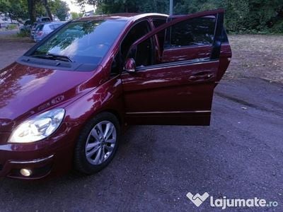 Second-hand Mercedes B200 140 CP (102 kW) 2011 Monovolum