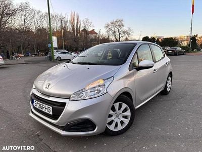 Culoareargint Utilizat 2016 Peugeot 208 Active Hatchback | 3.999 EUR (Preț bun)