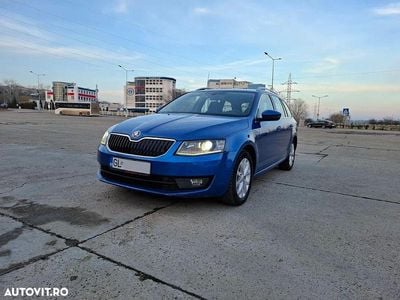 Second-hand Skoda Octavia Ambiente 105 CP (77 kW) 2014 Culoarealbastru Hatchback