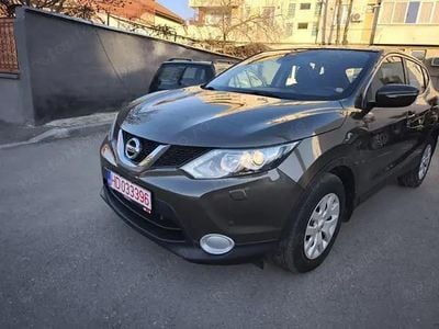 Second-hand Nissan Qashqai N-Connecta 130 CP (95 kW) 2015 Culoaremaro SUV