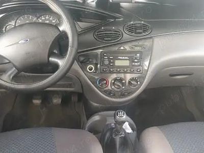 Utilizat 2000 Ford Focus Berlinǎ | 1.200 EUR
