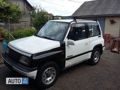 Alb Utilizat 1992 Suzuki Vitara SUV | 2.100 EUR