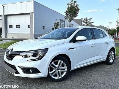 Culoarealb Utilizat 2019 Renault Mégane IV Zen Hatchback | 8.900 EUR (Preț bun)