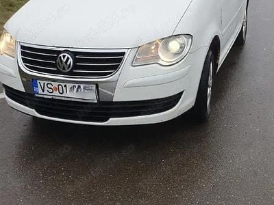 Second-hand VW Touran 140 CP (102 kW) 2010 Alb Monovolum
