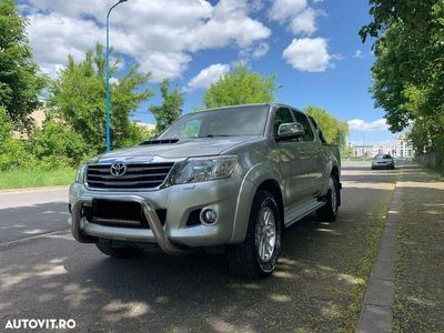 second-hand Toyota HiLux 4x4 Cabina Dubla Style+ Aut.