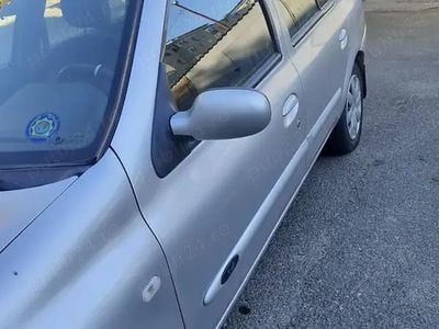 Utilizat 2006 Renault Clio Symbol Berlinǎ | 1.990 EUR