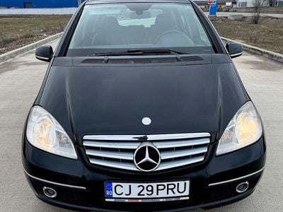 Second-hand Mercedes A180 Avantgarde 109 CP (80 kW) 2008 Culoarenegru Hatchback