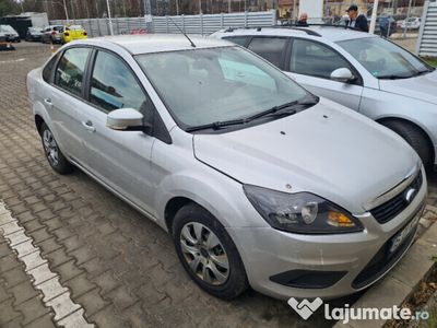 second-hand Ford Focus an 2010 1.6i impecabil