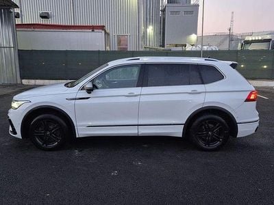 Culoarealb Utilizat 2023 VW Tiguan R-line SUV | 29.990 EUR (Super Preț)