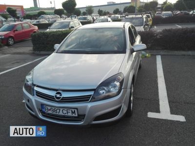 Gri Utilizat 2009 Opel Astra Hatchback | 4.000 EUR (Scump)
