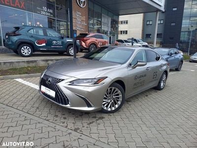 Second-hand Lexus ES300H Luxury Line 218 CP (160 kW) 2025 Culoareargint Berlinǎ