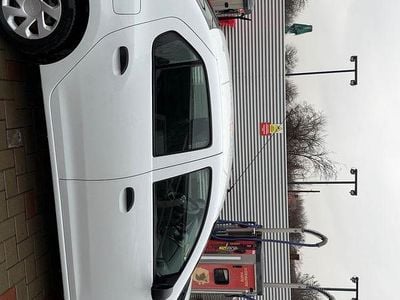 Second-hand Dacia Logan Lauréate 90 CP (66 kW) 2020 Culoarealb Hatchback