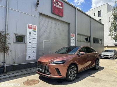 Nouă Lexus RX450h+ E-FOUR 185 CP (136 kW) 2025 Culoaremaro SUV