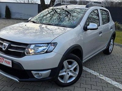 Second-hand Dacia Sandero Celebration 90 CP (66 kW) 2016 Culoareargint