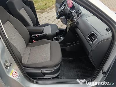 Argintiu Second-hand 2011 VW Polo Hatchback | 3.799 EUR (Preț OK)