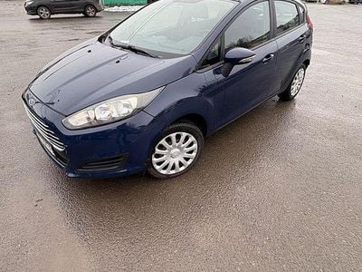 Culoarealbastru Second-hand 2015 Ford Fiesta | 3.800 EUR (Super Preț)