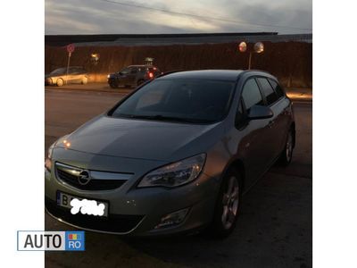 Second-hand Opel Astra 110 CP (80 kW) 2011 Gri Break