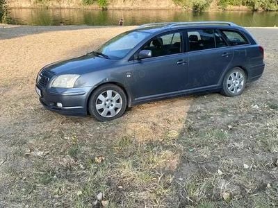 Second-hand Toyota Avensis 116 CP (85 kW) 2004 Gri Break
