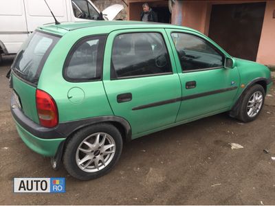 Second-hand Opel Corsa 54 CP (39 kW) 1998 Verde Berlinǎ