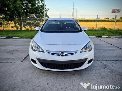 Second-hand Opel Astra GTC 130 CP (95 kW) 2012 Alb Coupe