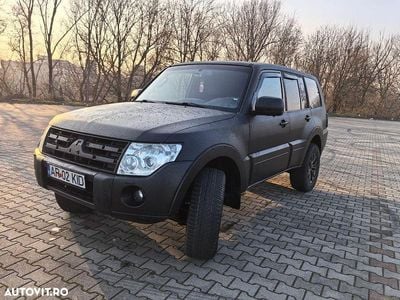 Second-hand Mitsubishi Pajero Instyle 170 CP (125 kW) 2007 Culoarenegru SUV