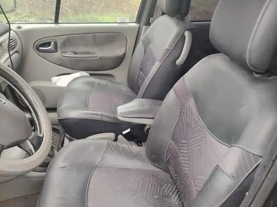 Utilizat 2002 Renault Scénic Monovolum | 3.000 EUR