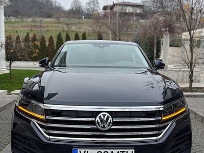 Culoarealbastru Utilizat 2019 VW Touareg SUV | 35.600 EUR (Super Preț)