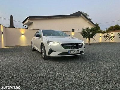 Second-hand Opel Insignia 174 CP (127 kW) 2022 Culoarealb Break