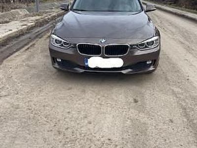 Second-hand BMW 318 Luxury Line 143 CP (105 kW) 2013 Culoaremaro Break