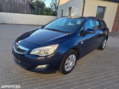 Albastru Second-hand 2011 Opel Astra Edition Break | 3.900 EUR (Puțin scump)