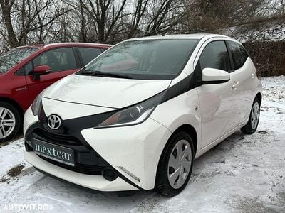 Second-hand Toyota Aygo 69 CP (50 kW) 2015 Culoarealb Hatchback