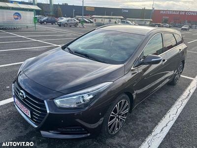 Second-hand Hyundai i40 Premium 141 CP (103 kW) 2017 Culoaremaro Break