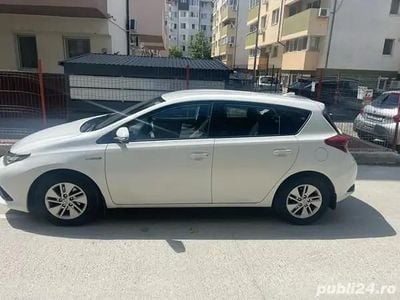 Second-hand Toyota Auris Hybrid 80 CP (58 kW) 2017 Alb Berlinǎ