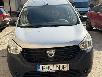 Second-hand Dacia Dokker Lauréate 75 CP (55 kW) 2018 Culoareargint Monovolum