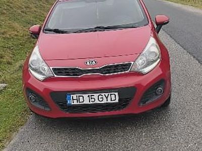 Roșu Utilizat 2012 Kia Rio Berlinǎ | 4.900 EUR (Scump)