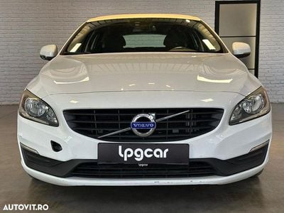 Second-hand Volvo V60 120 CP (88 kW) 2015 Culoarealb Break