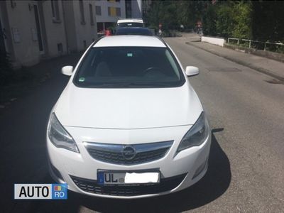 Alb Utilizat 2012 Opel Astra Sport Hatchback | 8.250 EUR (Scump)