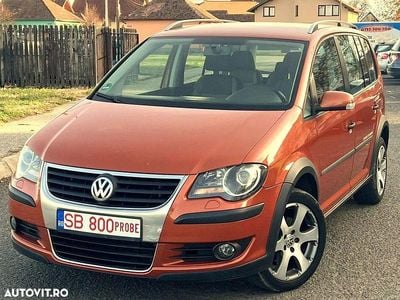 Second-hand VW Touran 140 CP (102 kW) 2008 Culoareportocaliu Monovolum