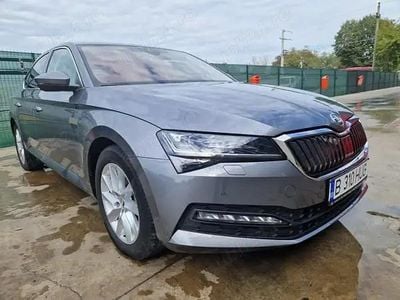 Gri Second-hand 2023 Skoda Superb Ambition Berlinǎ | 30.000 EUR (Scump)